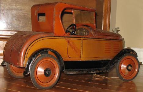buddy l trucks price guide,antique buddy l fire truck with working dump bed, buddy l trucks for sale, space toy made in japan for sale, tin toy robots for sale, buddy l toy cars for sale, , vintage japan tin toys appraisals, buddy l toys, buddy l bus, toy appraisals,  antique toy cars wanted buddy l cement mixer on treads
